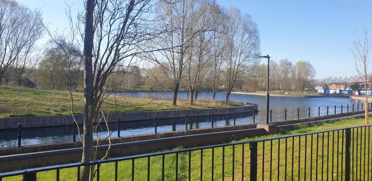 5 Star Luxury Small Cosy House With Lake View Doncaster Esterno foto