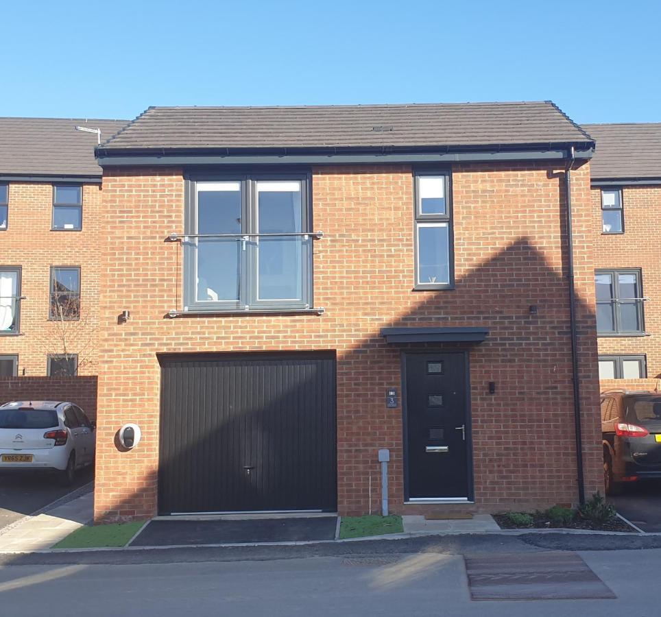 5 Star Luxury Small Cosy House With Lake View Doncaster Esterno foto